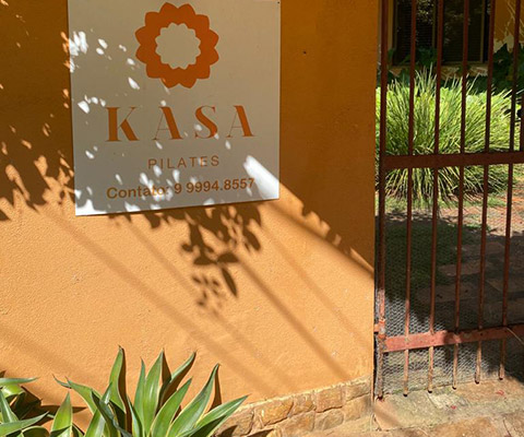 Placa da fachada KASA Pilates